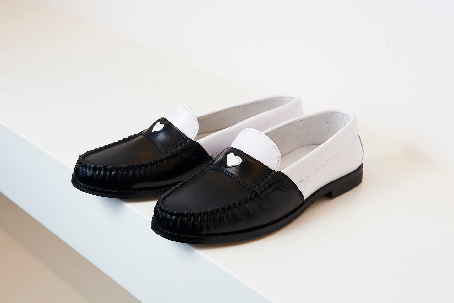 Don louis Black and White Heart Loafer